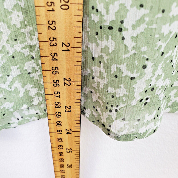 H&M Shirt Blouse Womens 6 Green Ruffle Sleeve Abstract Print Spring Keyhole - Picture 5 of 8